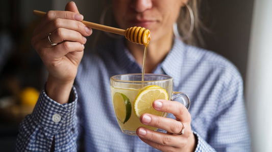 Té Caliente con Limón y Miel: Reconfortante y Perfecto para el Otoño/Invierno